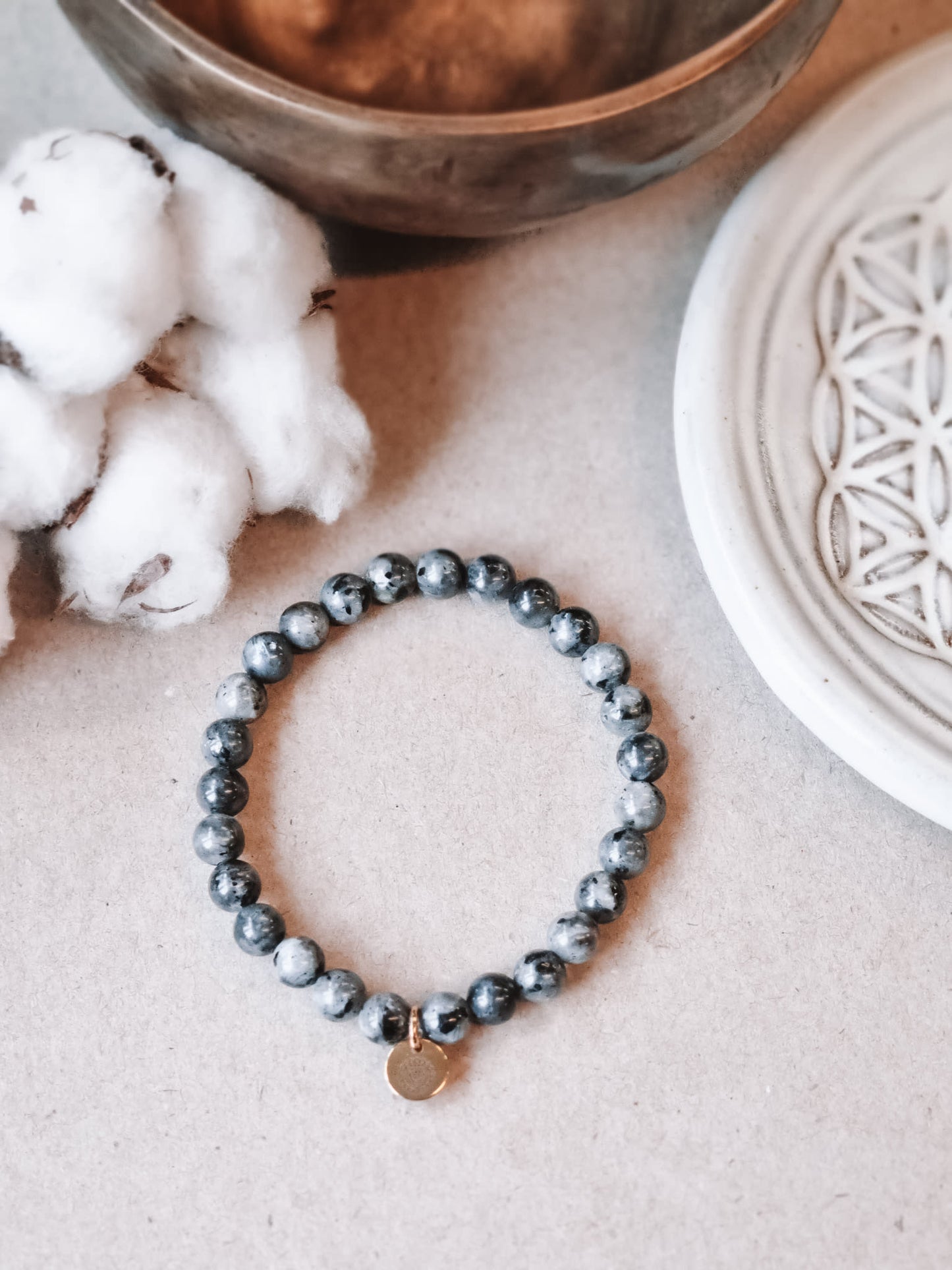 Mantra ENERGY armbånd – Dedikasjon – Svart larvikitt -