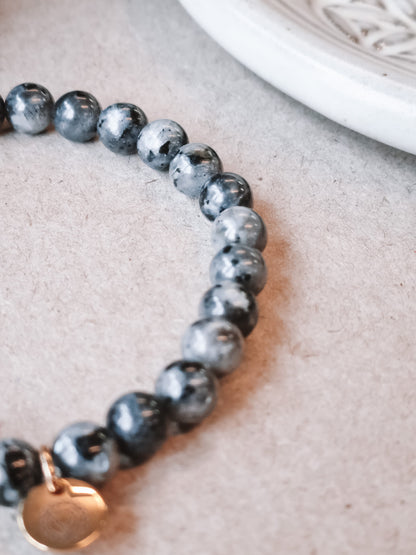 Mantra ENERGY armbånd – Dedikasjon – Svart larvikitt -